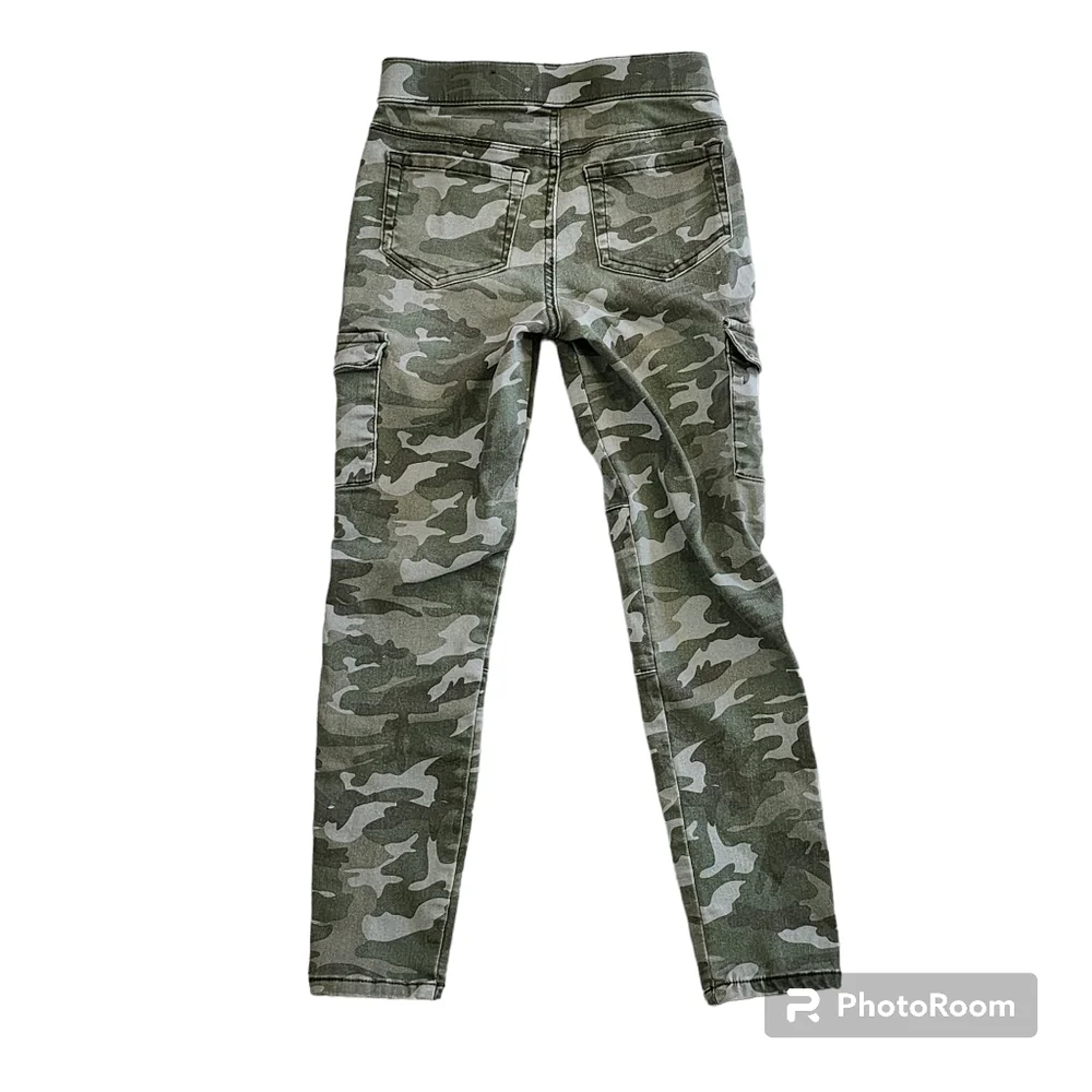 Girls Justice Camouflage pull on pants size 8.
